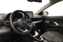 punainen Toyota Yaris 2024 kuva 7.