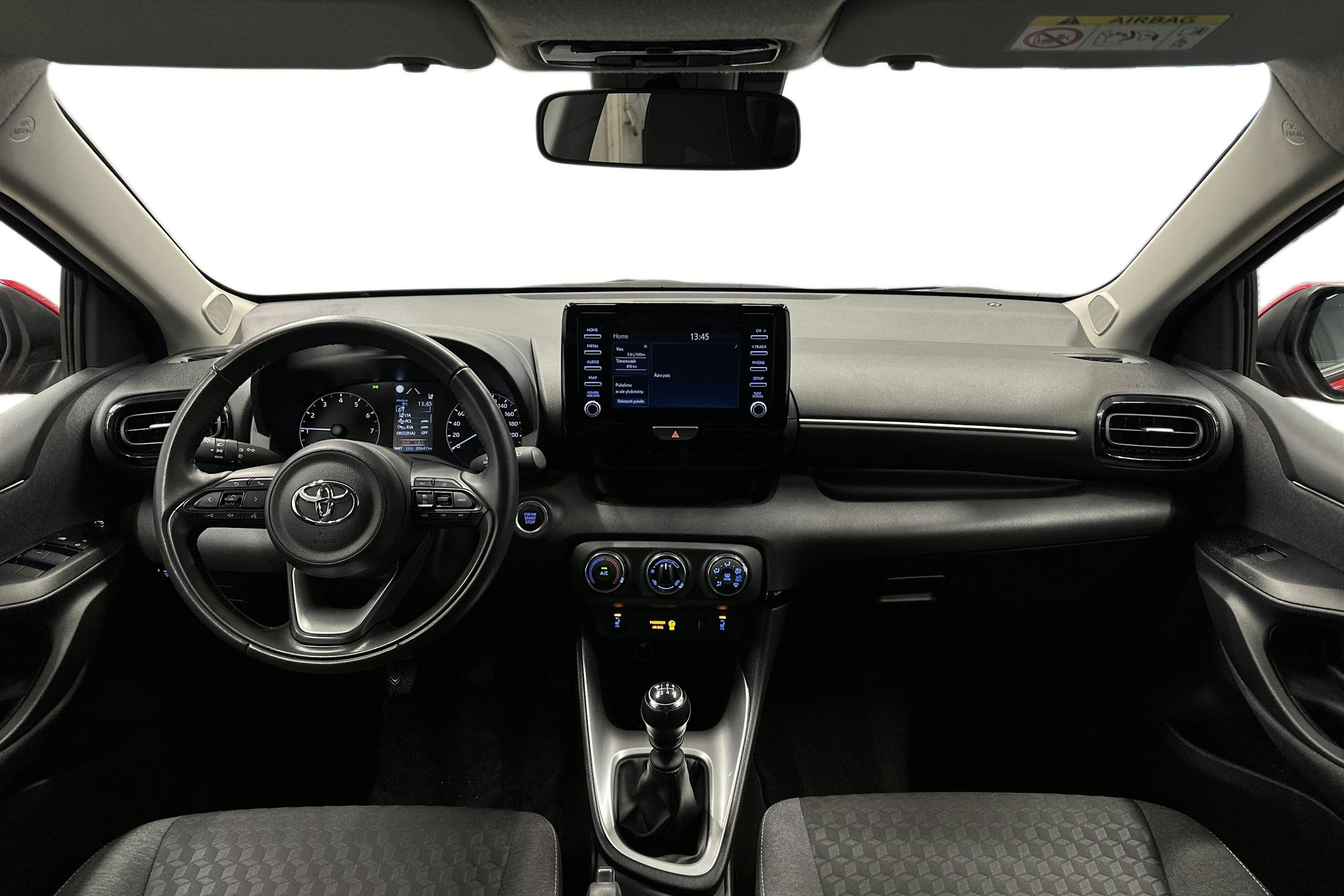 punainen Toyota Yaris 2024 kuva 9.