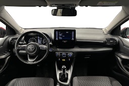 punainen Toyota Yaris 2024 kuva 9.