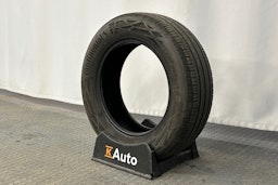 punainen Toyota Yaris 2024 kuva 13.