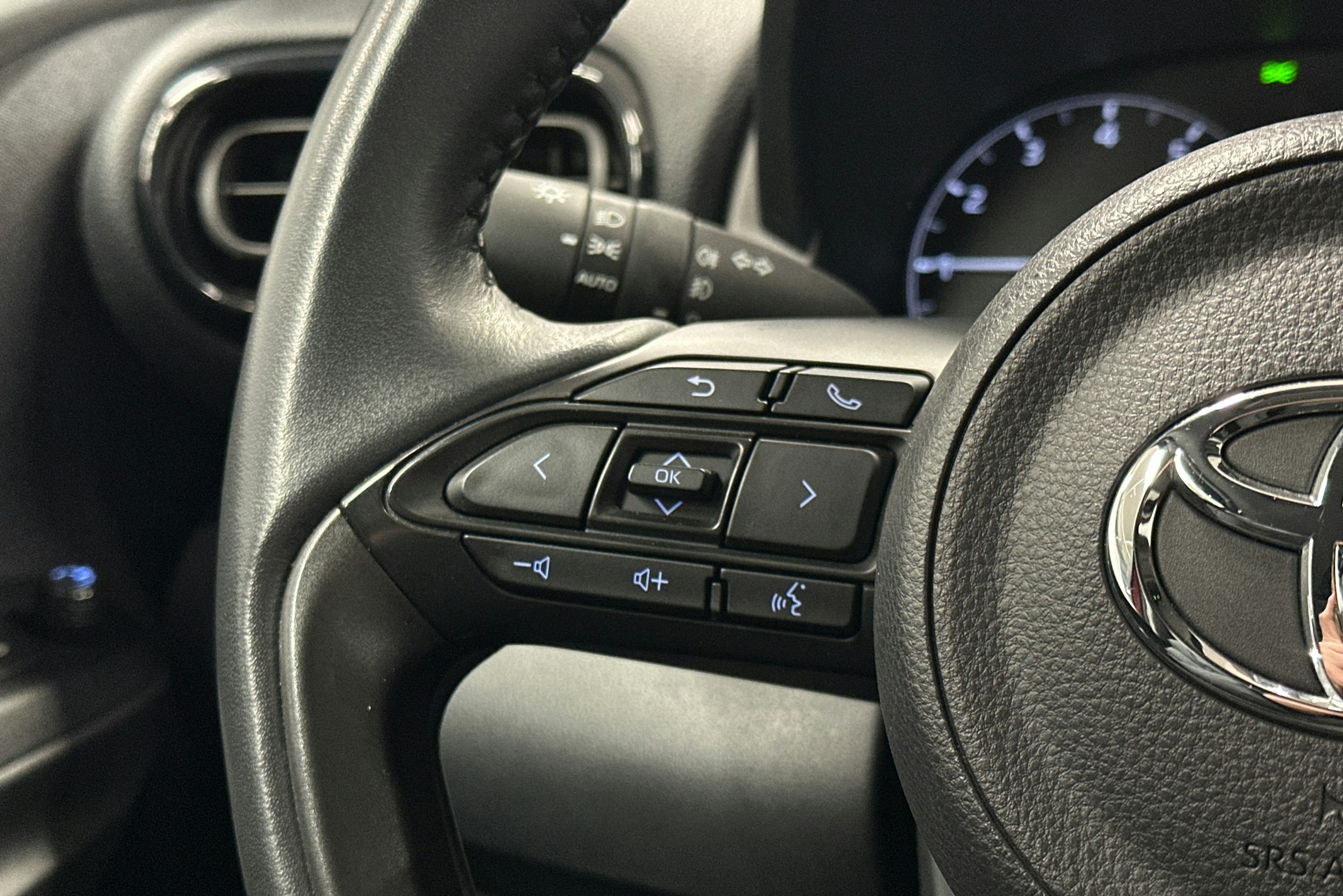 punainen Toyota Yaris 2024 kuva 17.