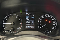 punainen Toyota Yaris 2024 kuva 19.