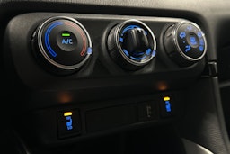 punainen Toyota Yaris 2024 kuva 22.