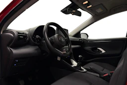punainen Toyota Yaris 2024 kuva 6.