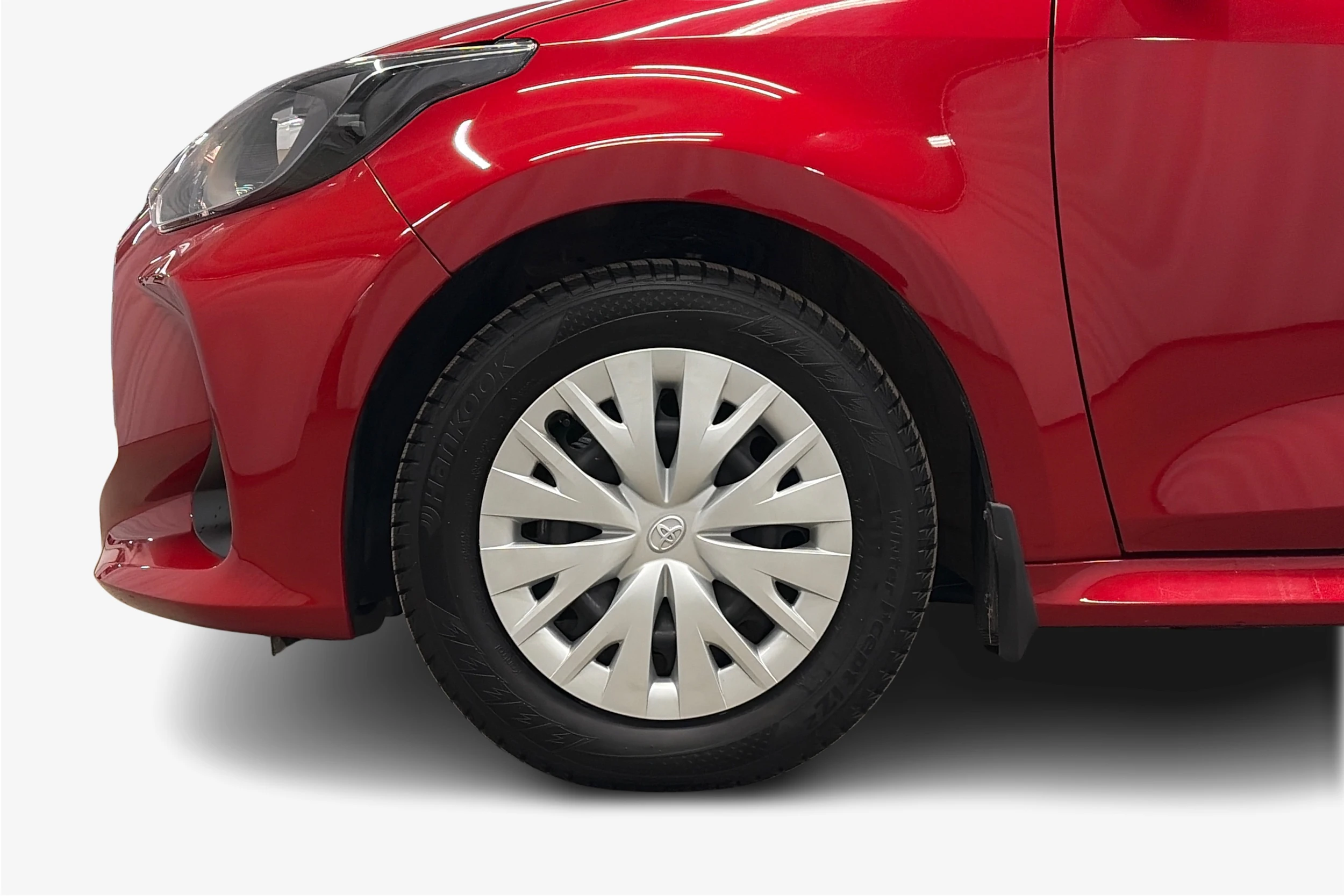 punainen Toyota Yaris 2024 kuva 9.