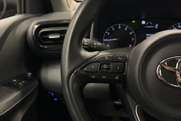 punainen Toyota Yaris 2024 kuva 14.
