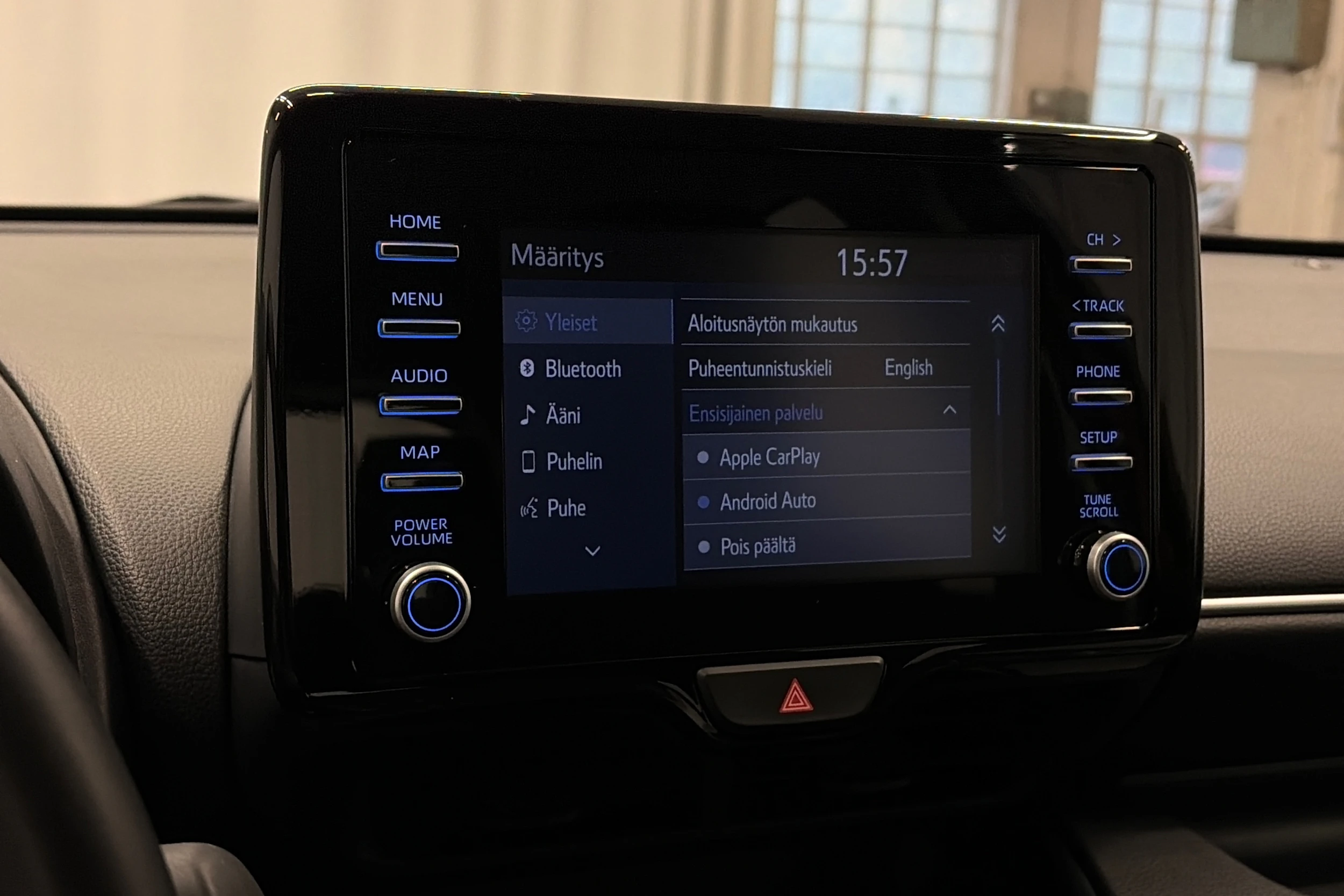 punainen Toyota Yaris 2024 kuva 18.