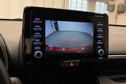 punainen Toyota Yaris 2024 kuva 20.