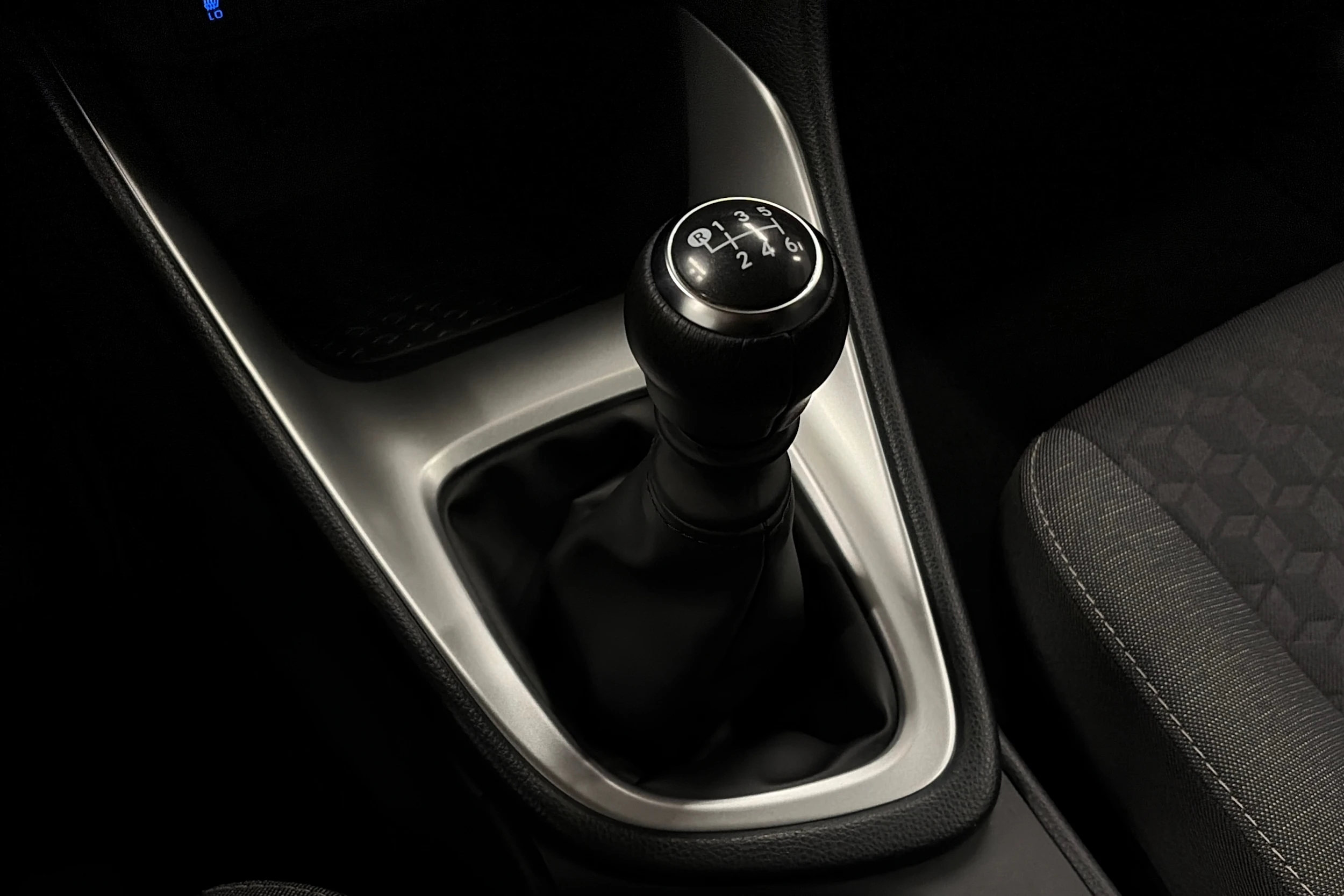 punainen Toyota Yaris 2024 kuva 23.