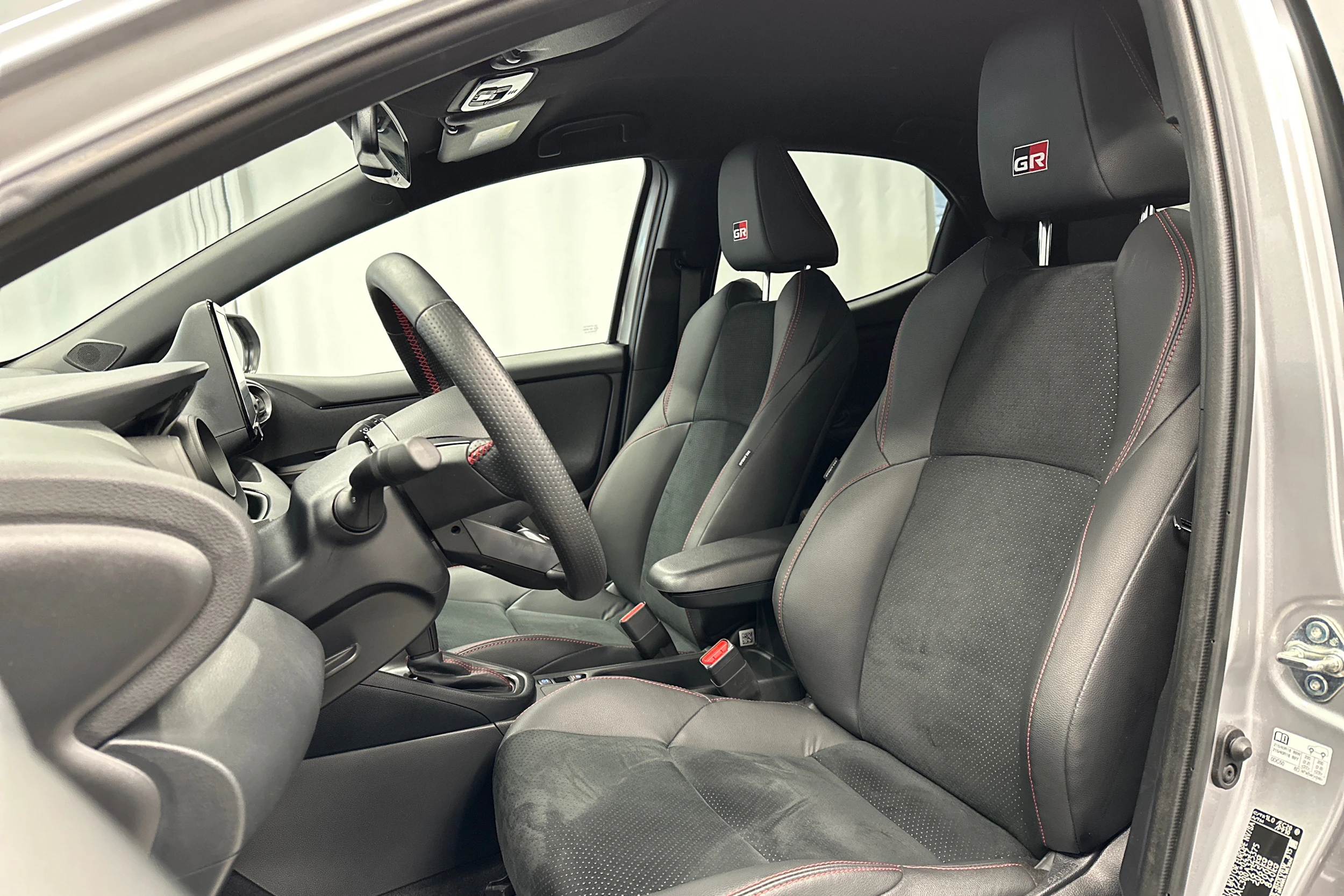 hopea Toyota Yaris 2024 kuva 27.