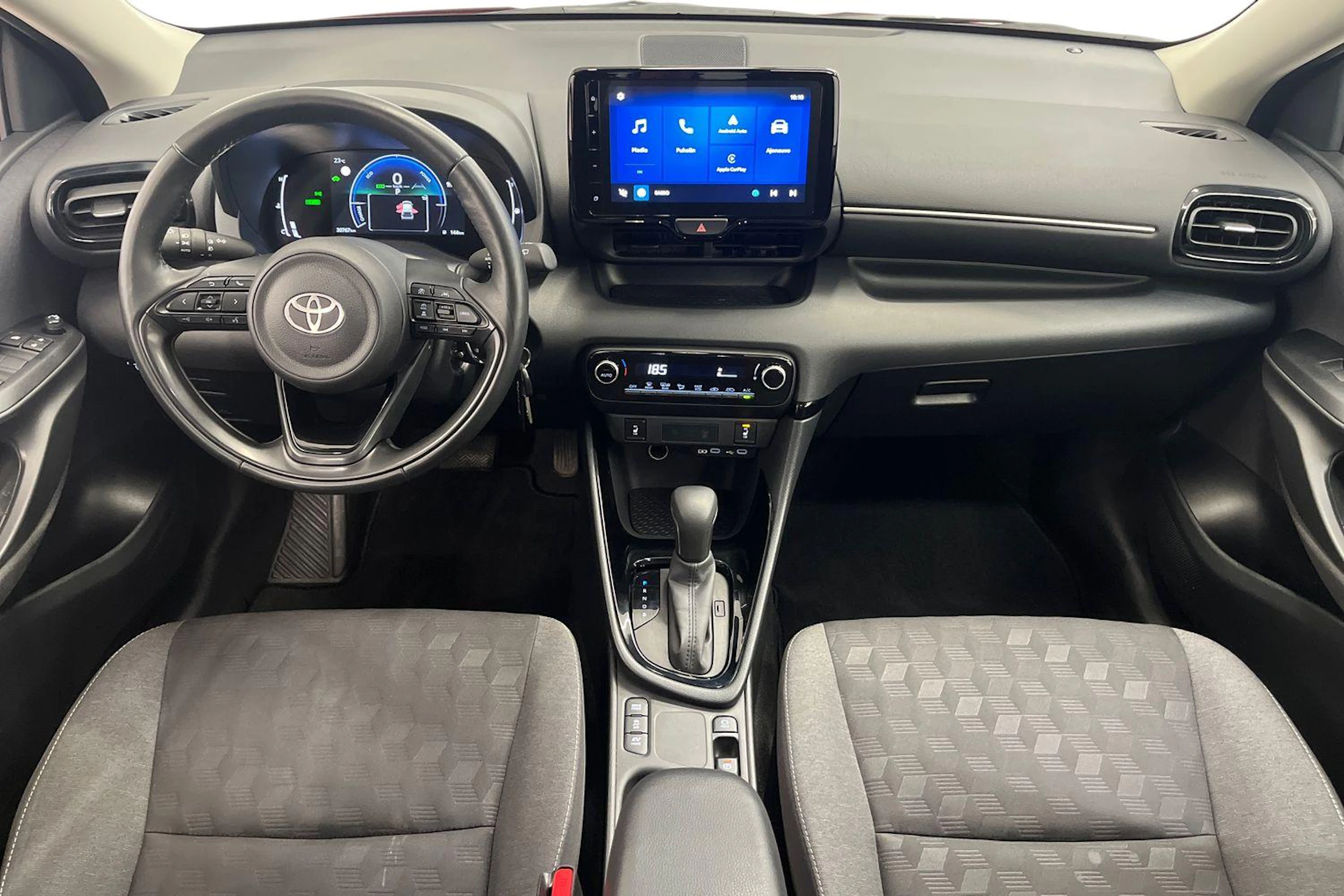 punainen Toyota Yaris 2024 kuva 7.