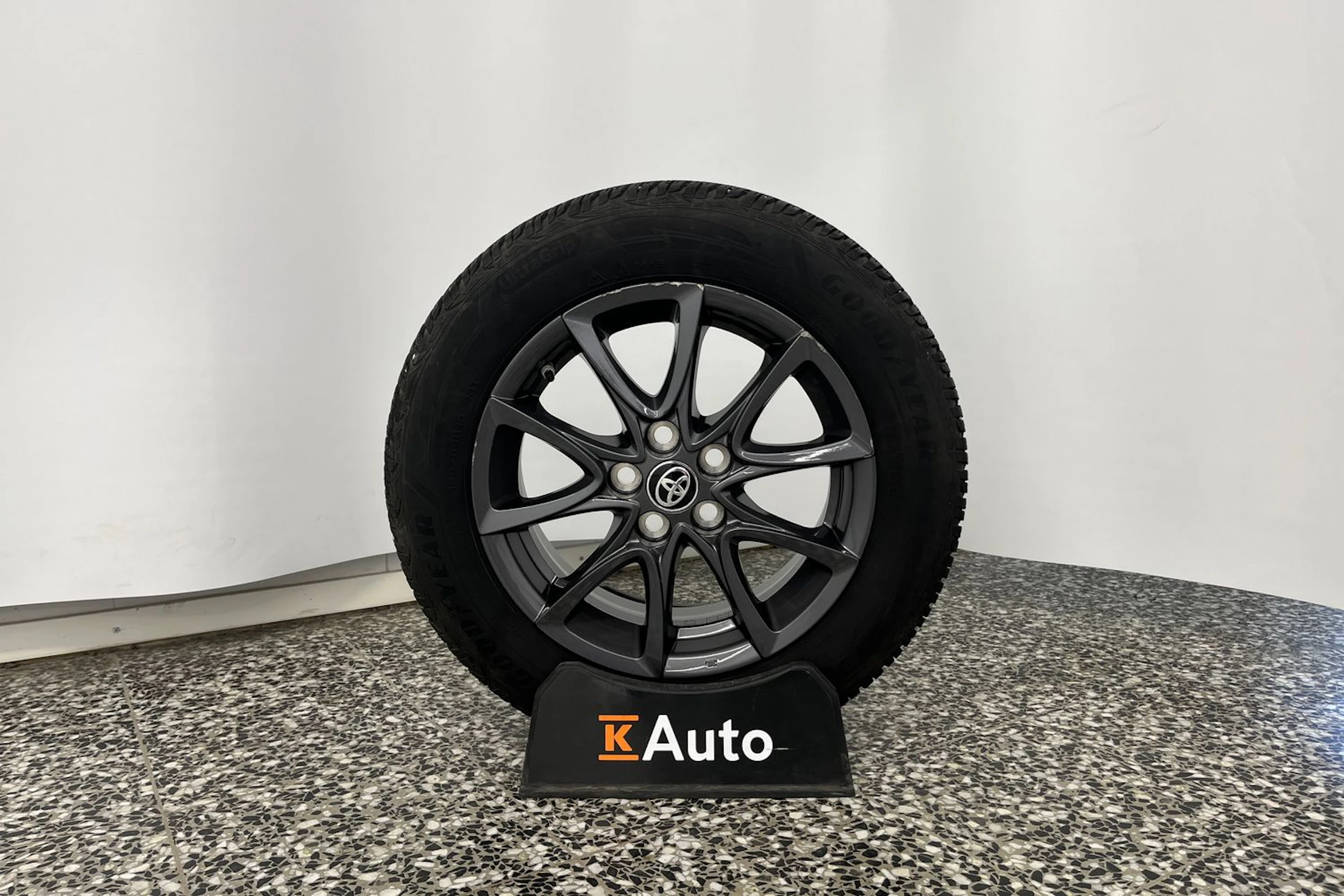 punainen Toyota Yaris 2024 kuva 10.