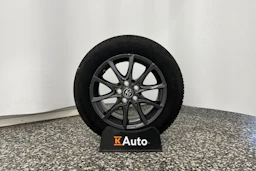 punainen Toyota Yaris 2024 kuva 10.