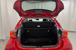 punainen Toyota Yaris 2024 kuva 11.