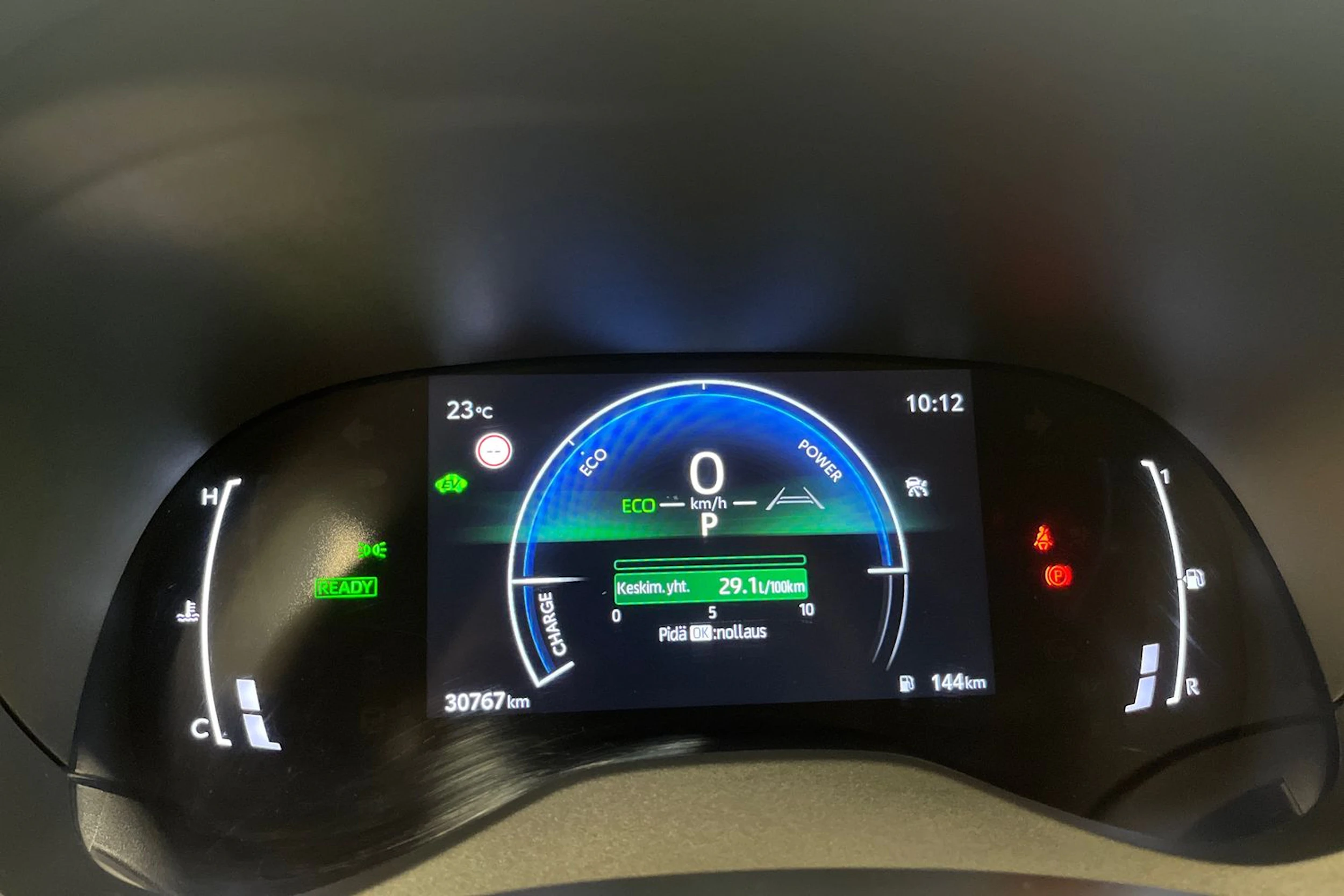 punainen Toyota Yaris 2024 kuva 13.