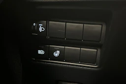 punainen Toyota Yaris 2024 kuva 16.