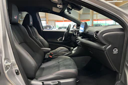 hopea Toyota Yaris 2024 kuva 15.