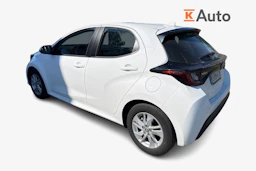 valkoinen Toyota Yaris 2024 kuva 2.