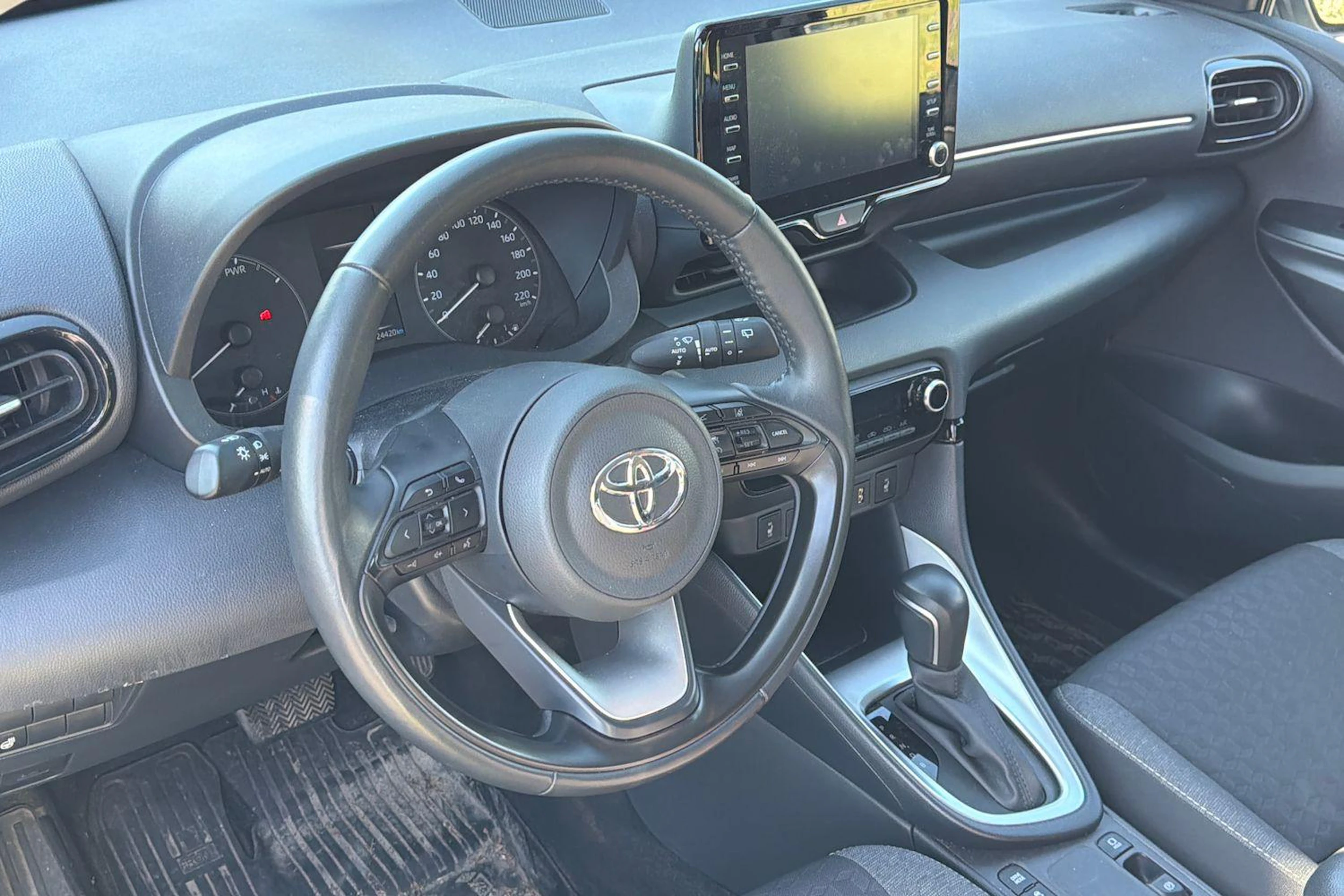 valkoinen Toyota Yaris 2024 kuva 3.