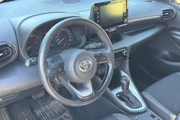 valkoinen Toyota Yaris 2024 kuva 3.