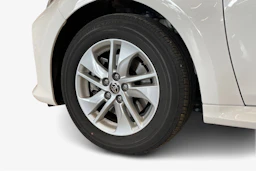 valkoinen Toyota Yaris 2024 kuva 9.