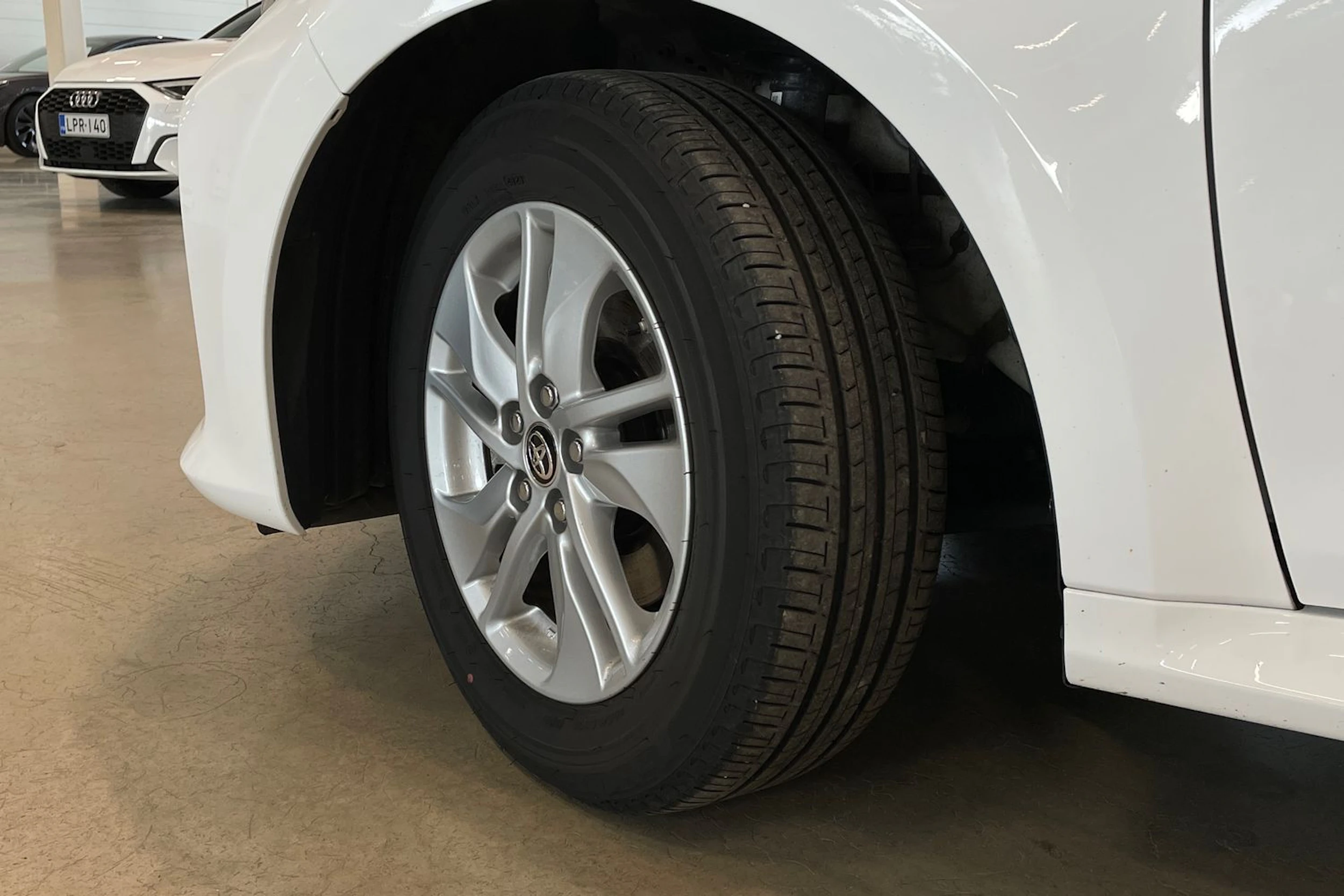valkoinen Toyota Yaris 2024 kuva 10.