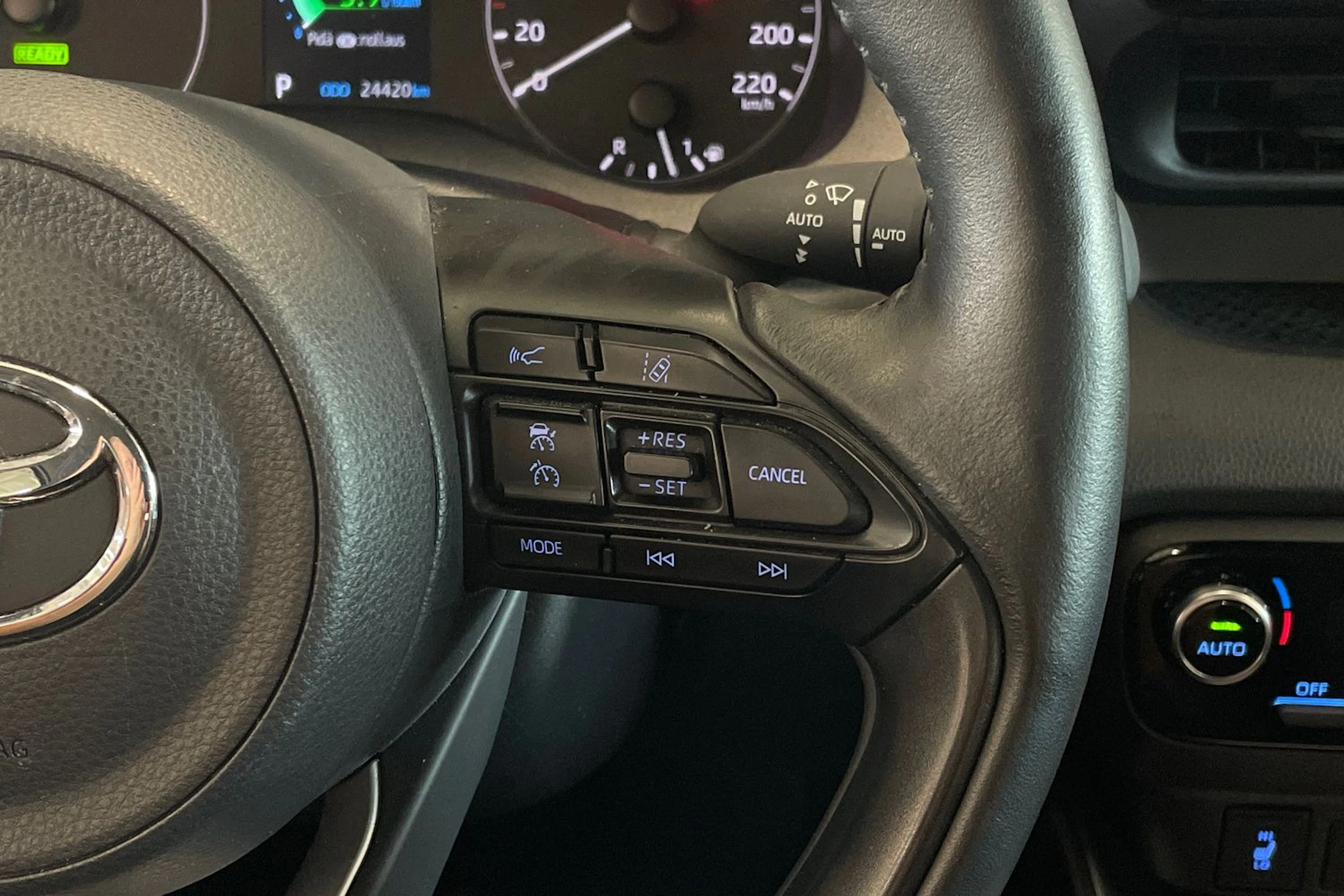 valkoinen Toyota Yaris 2024 kuva 14.