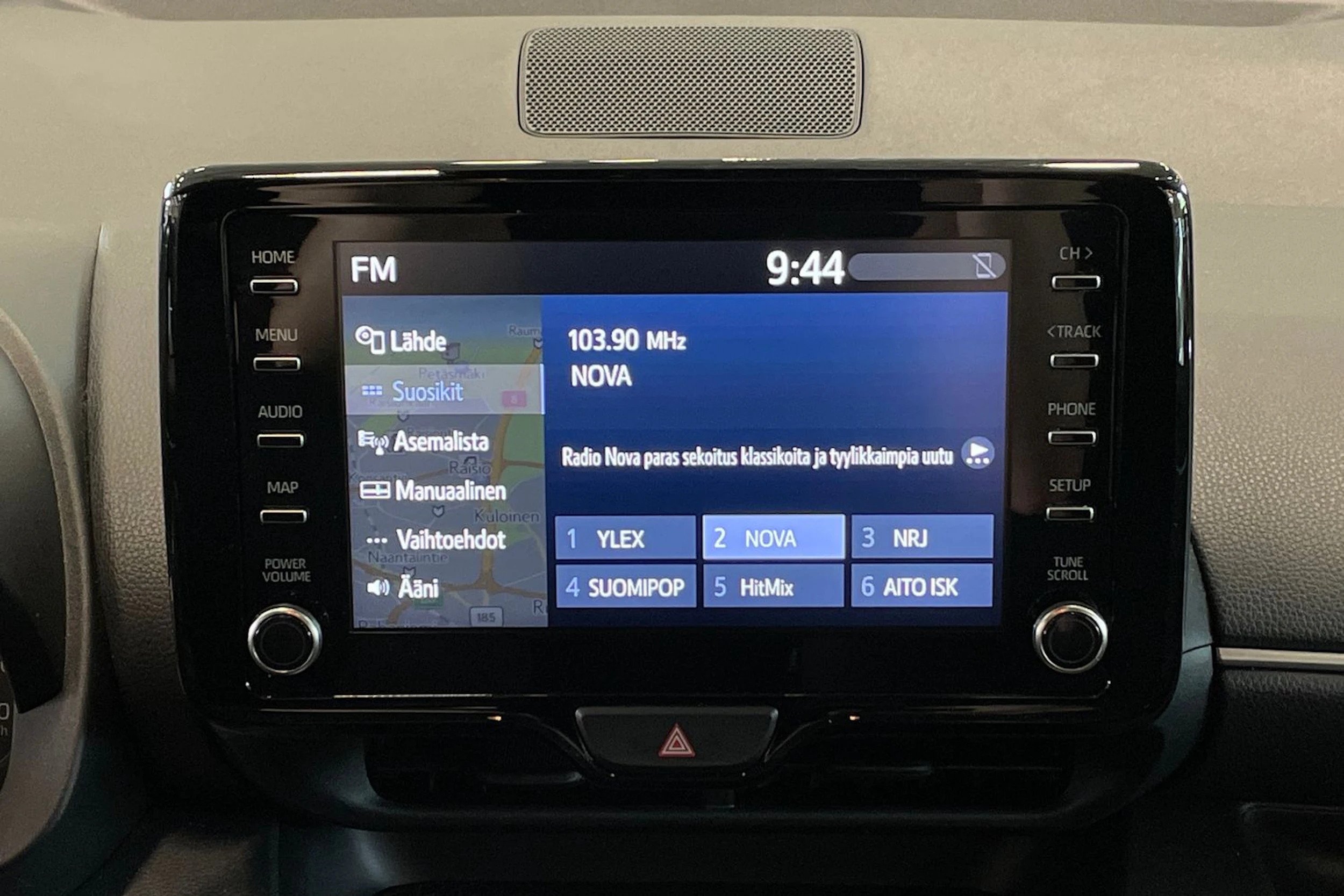 valkoinen Toyota Yaris 2024 kuva 16.