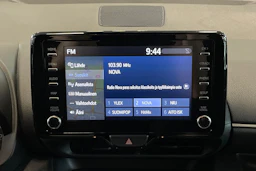 valkoinen Toyota Yaris 2024 kuva 16.