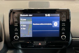 valkoinen Toyota Yaris 2024 kuva 17.