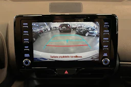 valkoinen Toyota Yaris 2024 kuva 19.