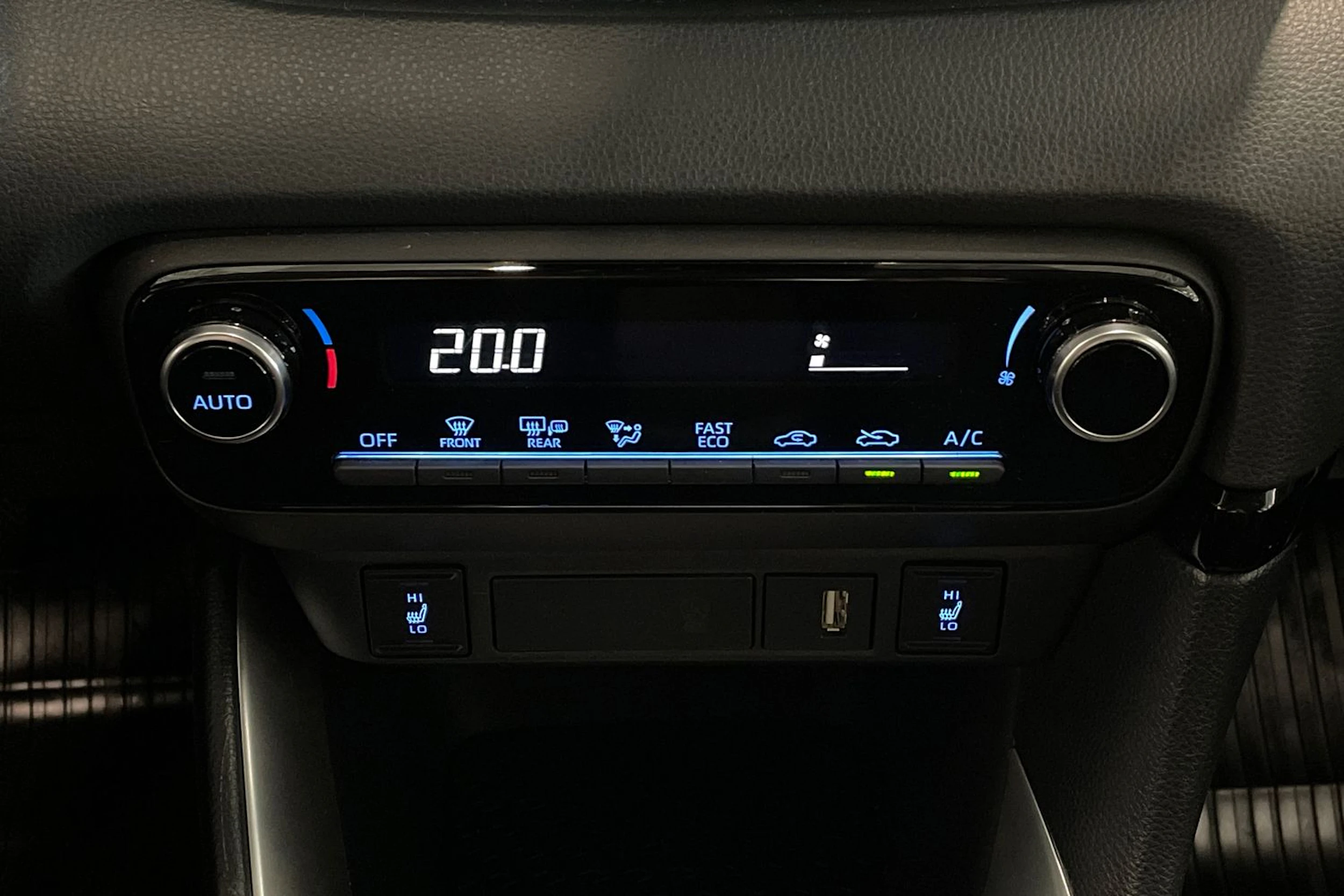 valkoinen Toyota Yaris 2024 kuva 21.