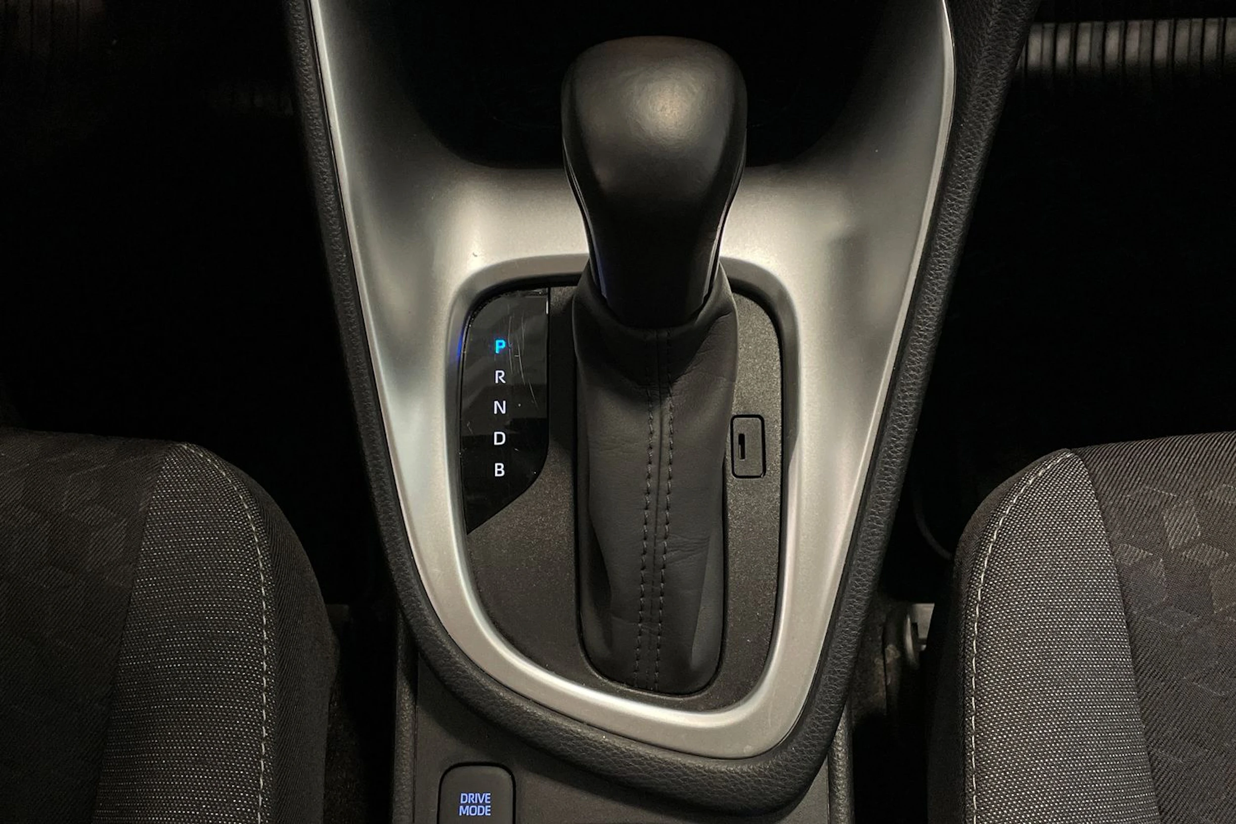 valkoinen Toyota Yaris 2024 kuva 22.