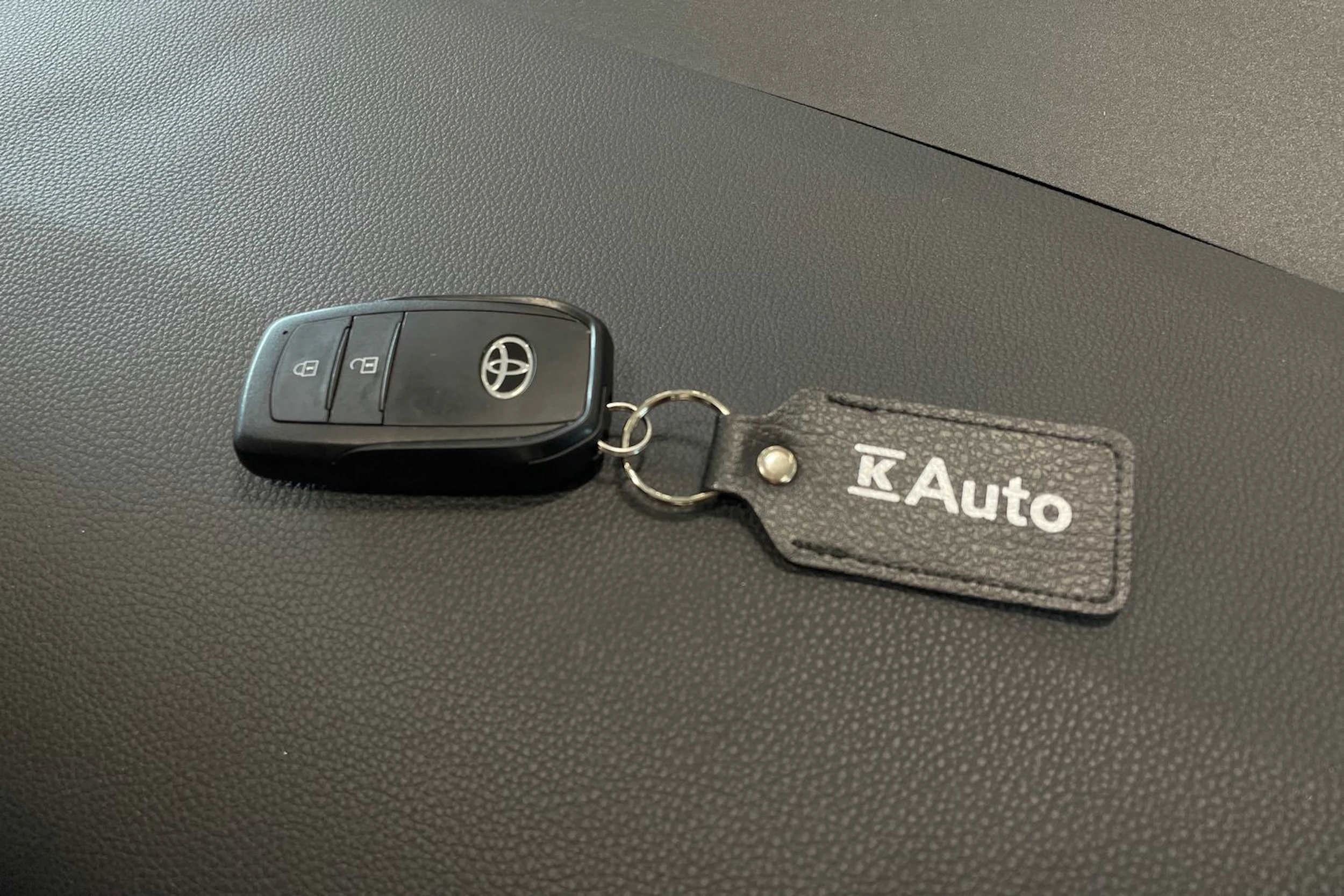 valkoinen Toyota Yaris 2024 kuva 26.