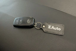 valkoinen Toyota Yaris 2024 kuva 26.