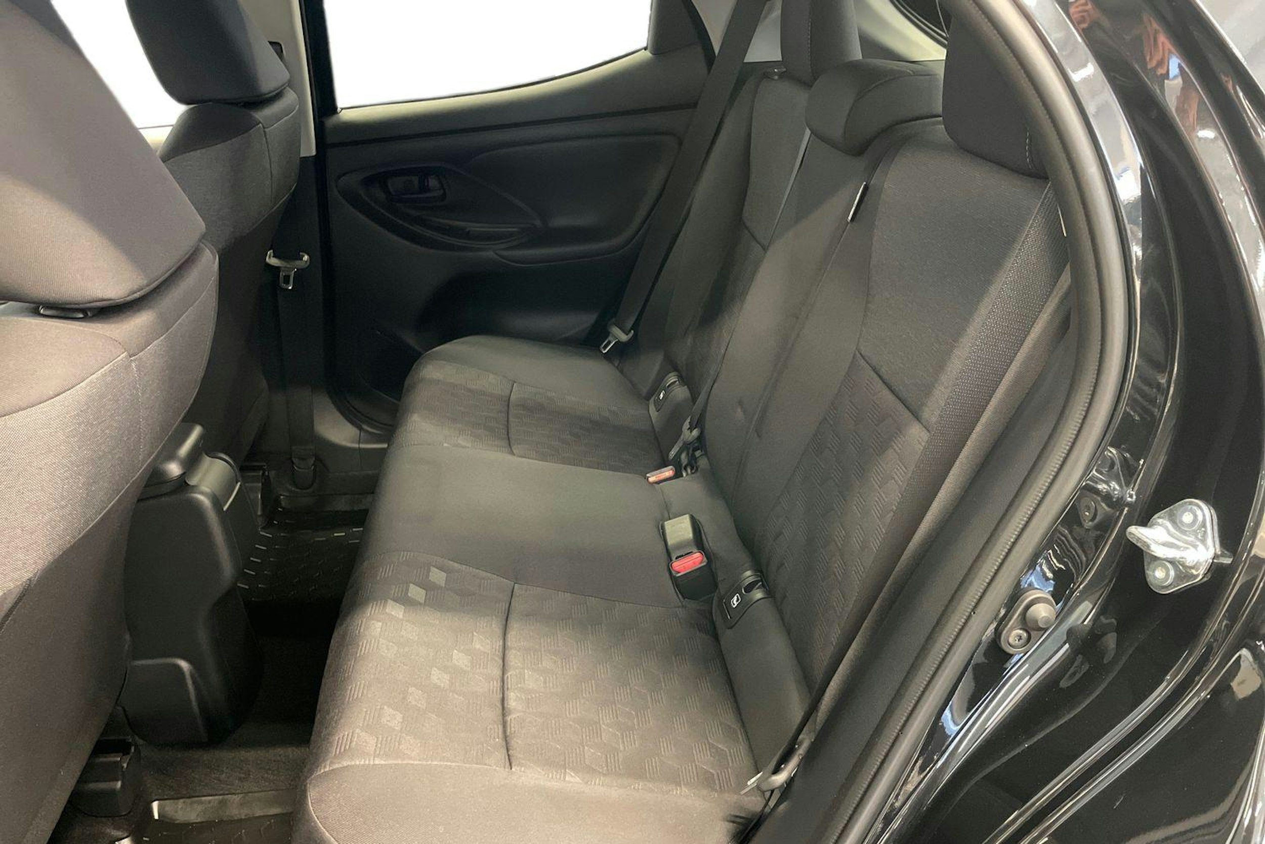 Musta Toyota Yaris 2025 kuva 10.
