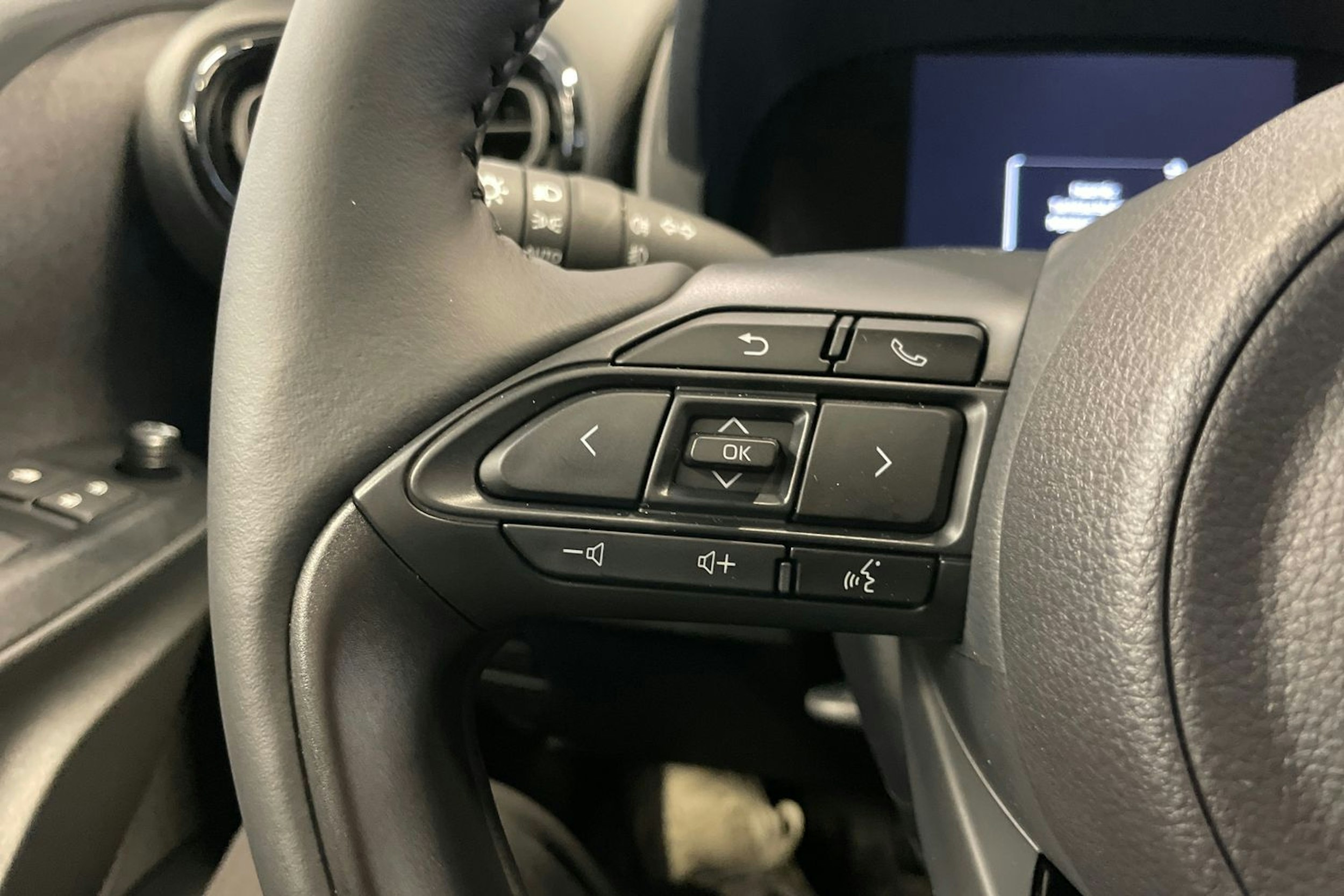 Musta Toyota Yaris 2025 kuva 15.