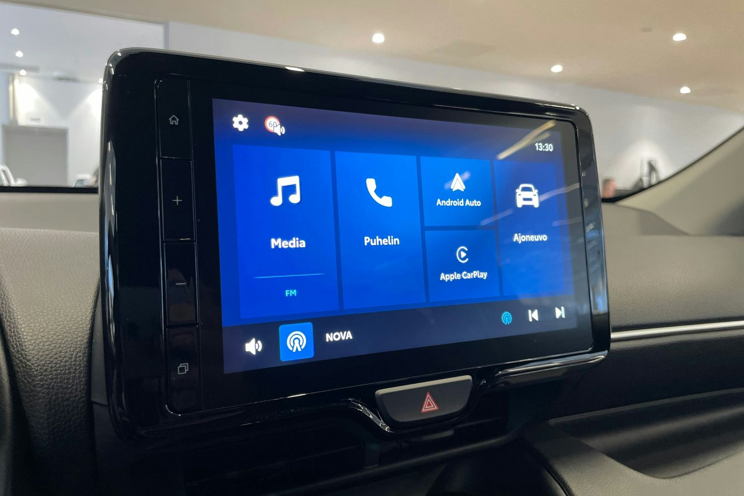 Musta Toyota Yaris 2025 kuva 17.