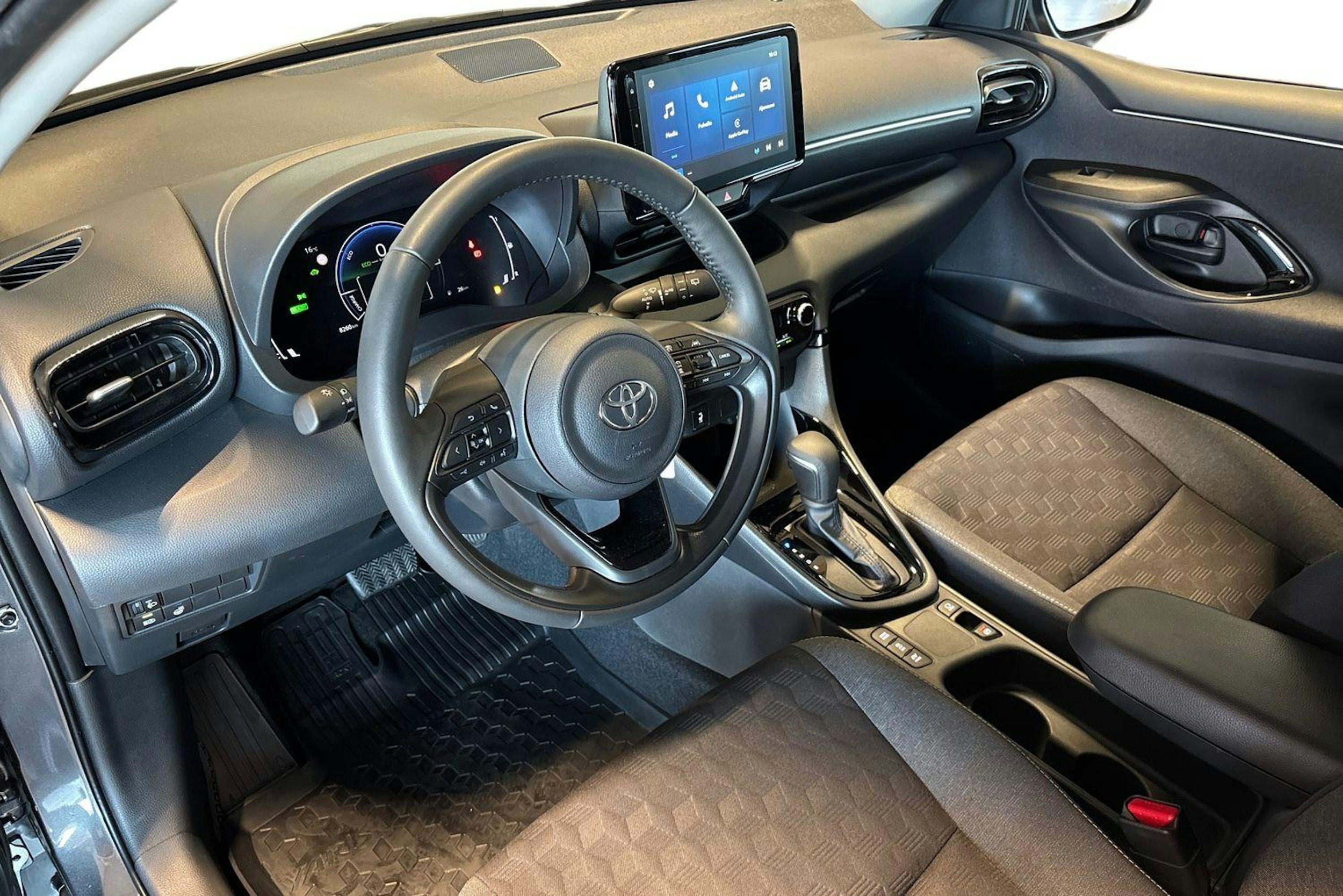 Harmaa Toyota Yaris 2025 kuva 6.
