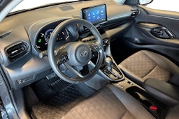 Harmaa Toyota Yaris 2025 kuva 6.