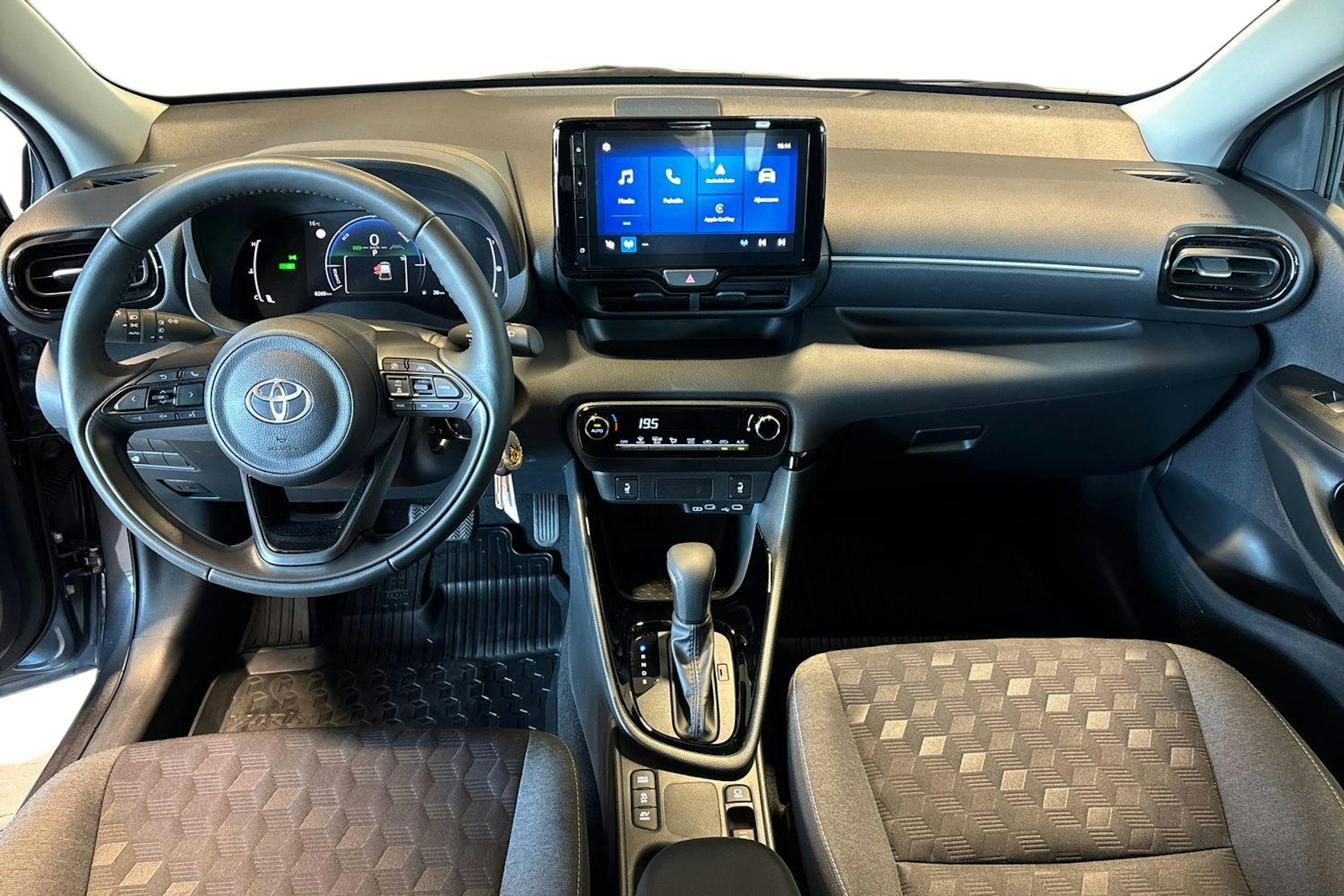 Harmaa Toyota Yaris 2025 kuva 7.
