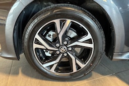Harmaa Toyota Yaris 2025 kuva 9.