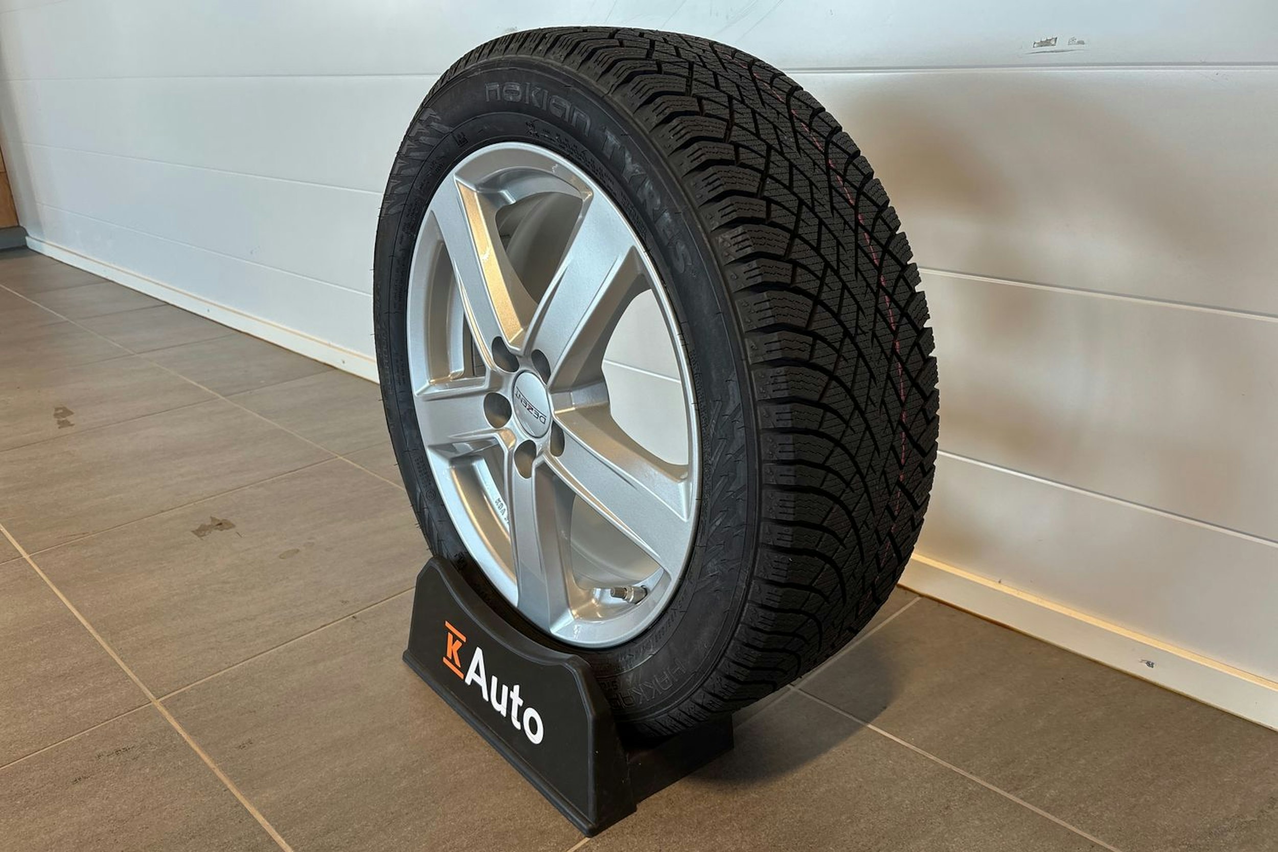 Harmaa Toyota Yaris 2025 kuva 11.