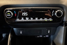 Harmaa Toyota Yaris 2025 kuva 18.