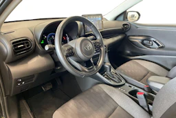 musta Toyota Yaris 2025 kuva 8.