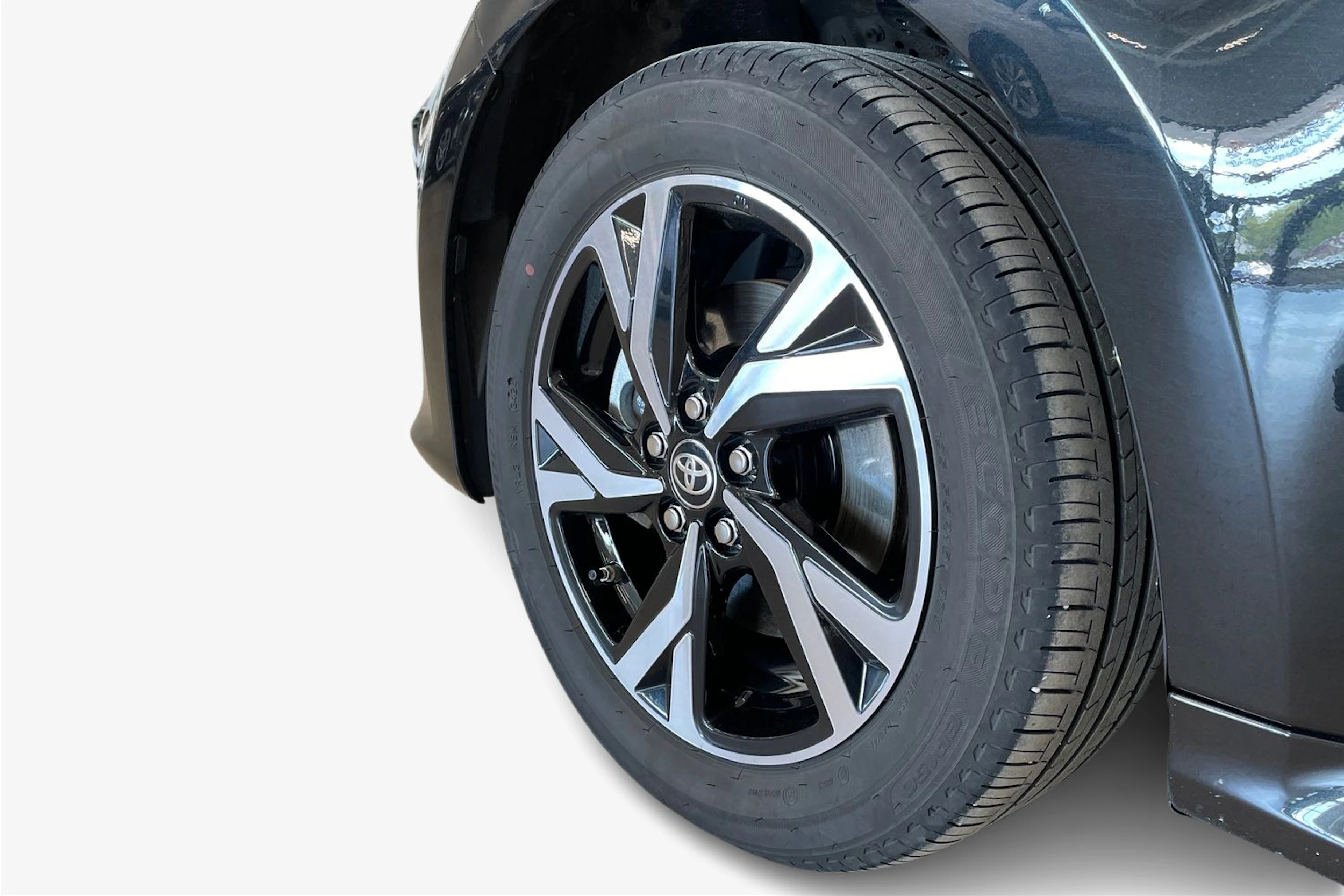 musta Toyota Yaris 2025 kuva 12.