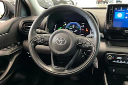 musta Toyota Yaris 2025 kuva 16.