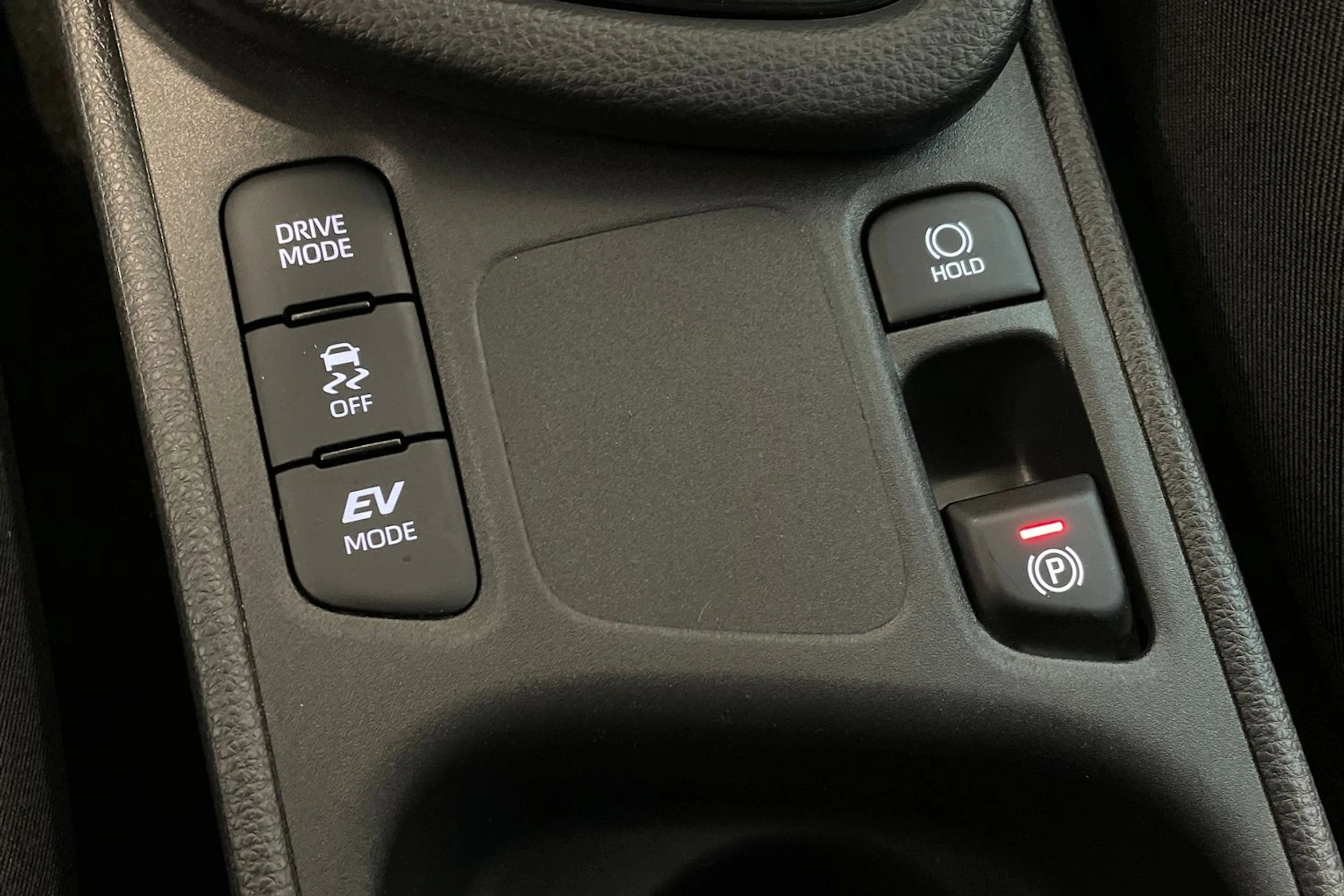 musta Toyota Yaris 2025 kuva 28.