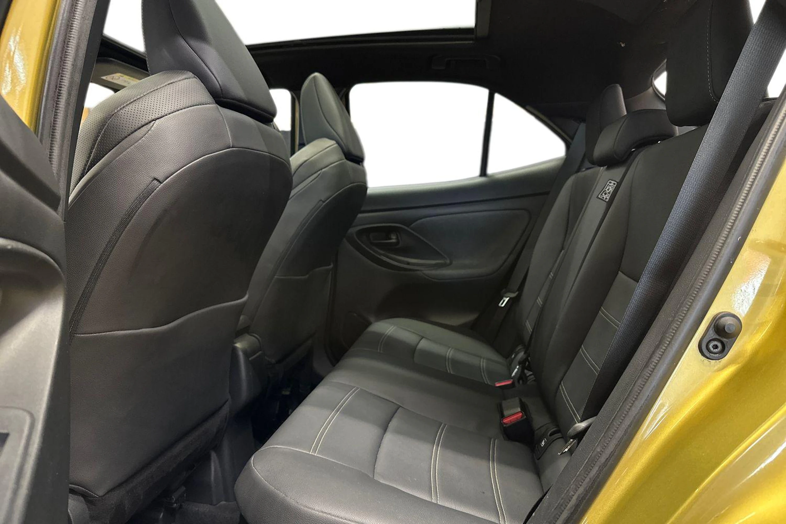 keltainen Toyota Yaris Cross 2021 kuva 8.
