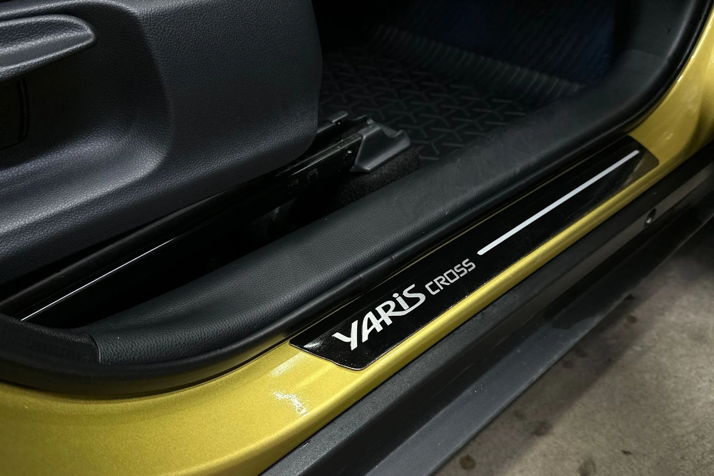 keltainen Toyota Yaris Cross 2021 kuva 12.